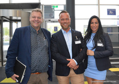 Bert Strikkers of Alumat Zeeman in the photo with John and Charmaine Torenstra of HS Horticultural Service